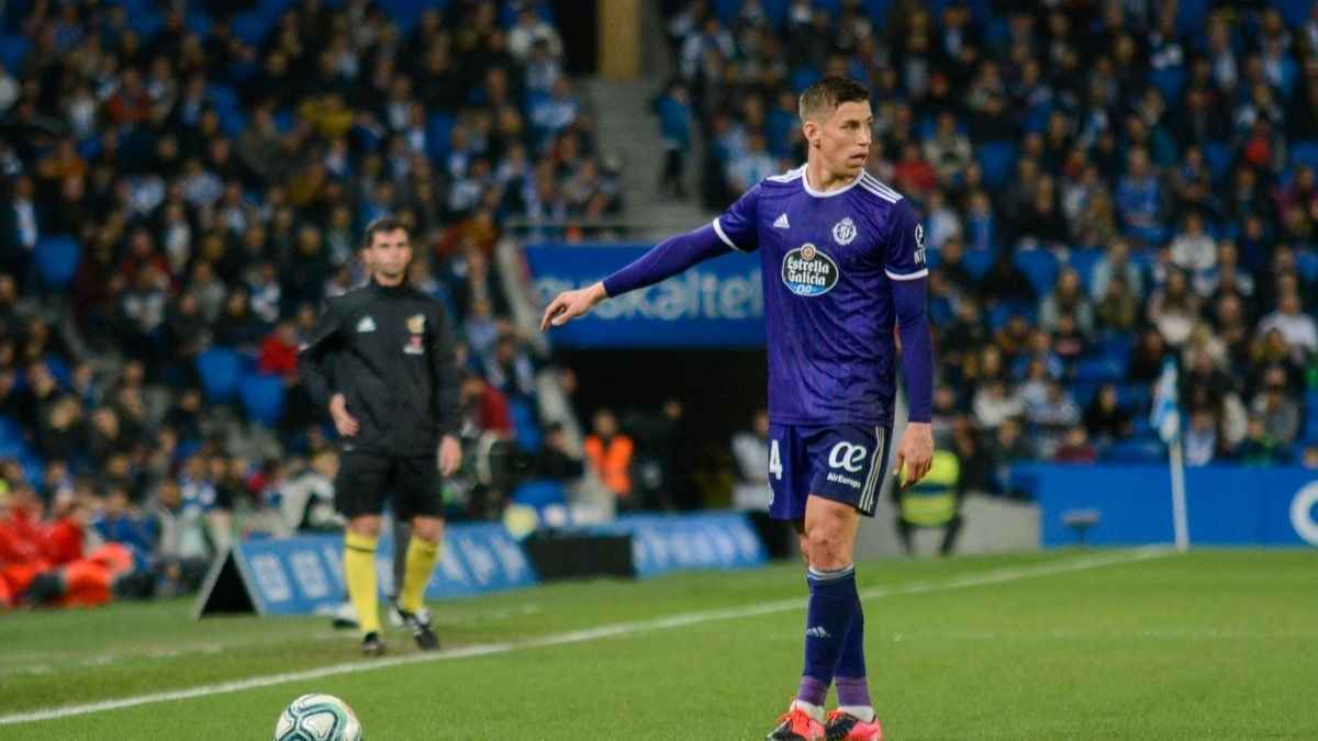 El balón parado es una de las especialidades de Rubén Alcaraz