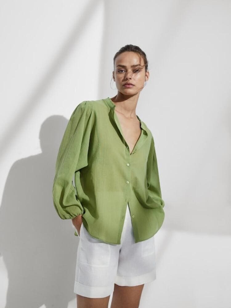 Estas son 5 camisas en rebajas de Massimo Dutti por menos de 20 Euros que dan un grado de exclusividad al armario