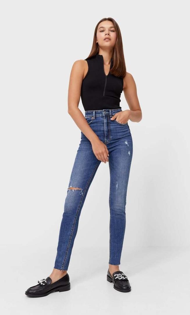 Stradivarius lanza en sus segundas rebajas 4 prendas de vestir para ir más que guapa gastando lo mínimo