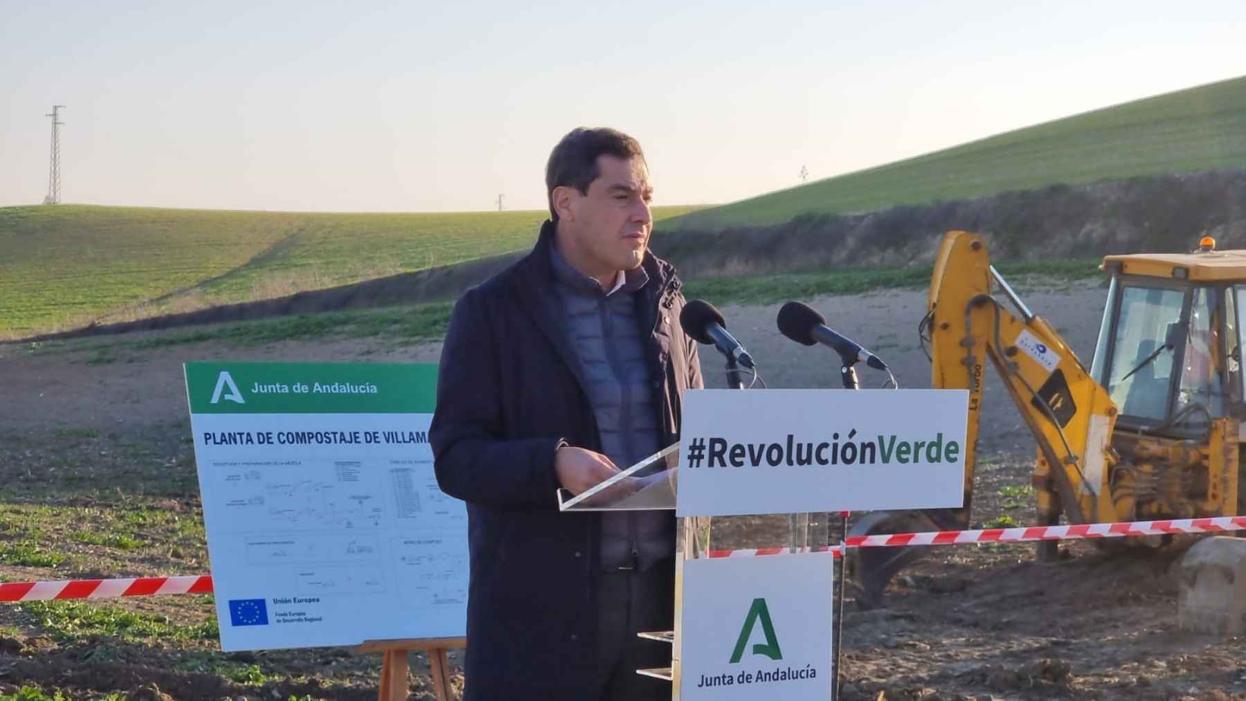 Juanma Moreno coloca la primera piedra de la planta de compostaje de Villamartín | Jesús Catalán