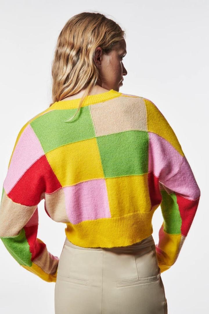 Zara explota las rebajas con 5 jerseys de punto para ir a la moda que ni en Primark los ponen a este precio tan bajo