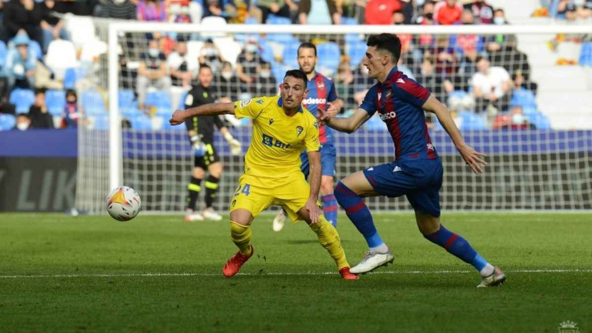 Fede San Emeterio ha caído de pie en el Cádiz CF