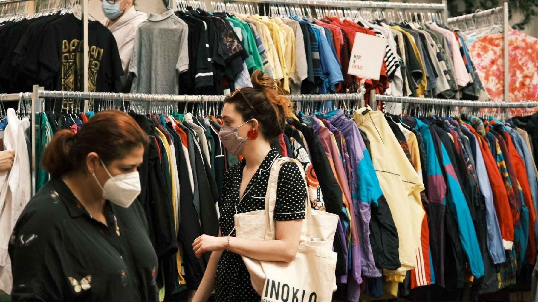 La mayor venta de kilo vintage de Europa llega a Jerez (2)