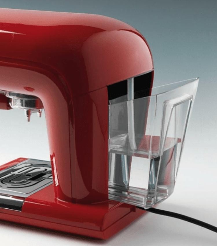 Una preciosa cafetera vintage de rebajas en Media Markt transforma la cocina en un bar de los años 60