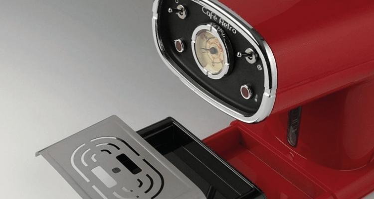 Una preciosa cafetera vintage de rebajas en Media Markt transforma la cocina en un bar de los años 60