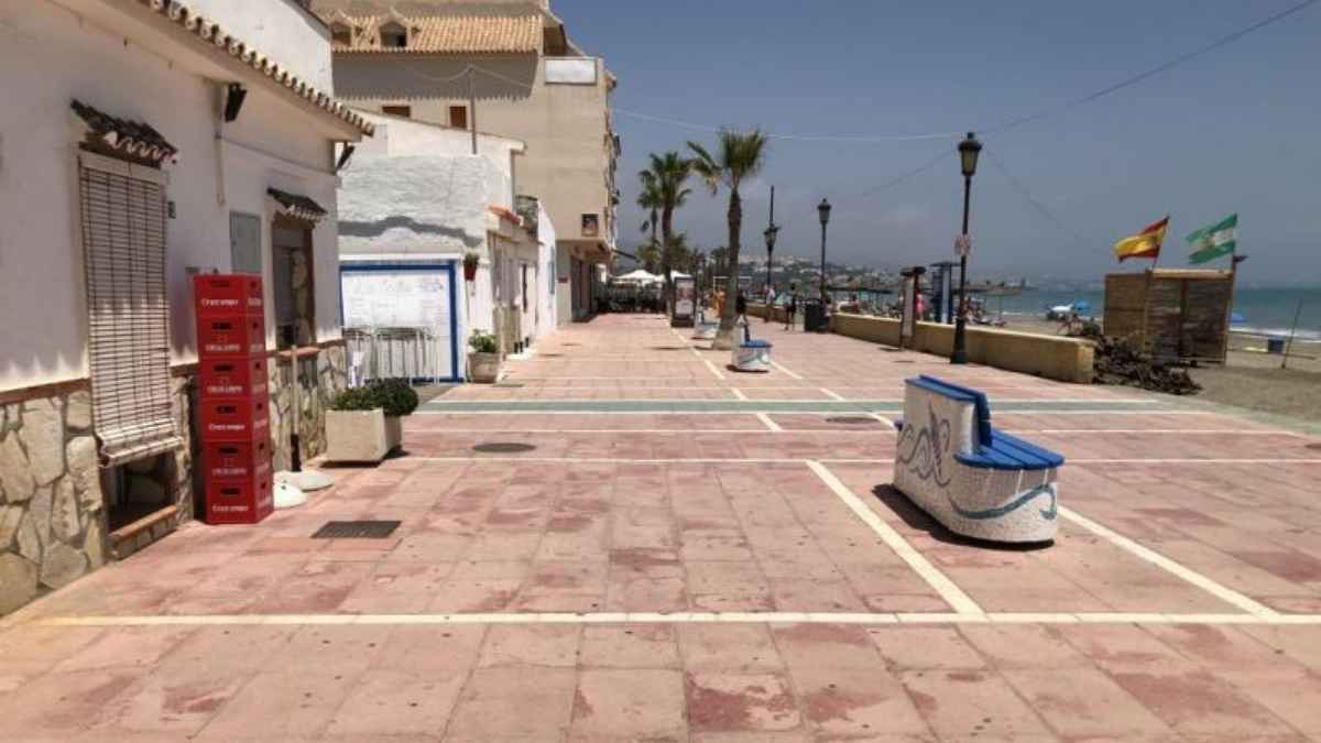 La Diputación de Málaga colabora con el Ayuntamiento de Manilva para remodelar el paseo marítimo de Sabinillas