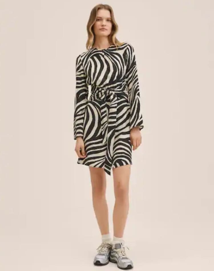 Este es el arriesgado vestido animal print que triunfa en Mango para lucir en invierno y primavera
