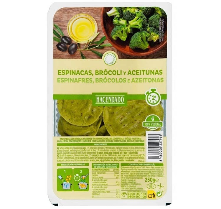 Raviolis rellenos con espinacas, brócoli y aceitunas