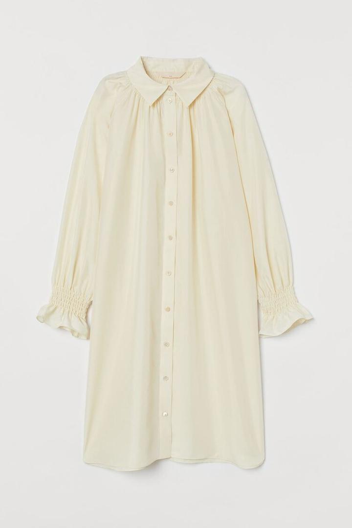 Las 7 camisas más exclusivas de H&M para mujer parecen sacadas del vestuario de películas de Hollywood