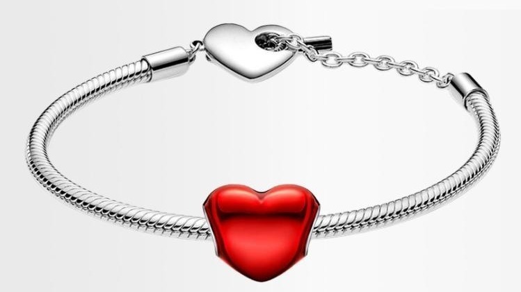 Pandora ofrece 4 opciones de regalo de San Valentín para ella con la que triunfarás seguro
