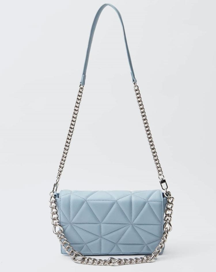 Stradivarius: el bolso acolchado por 19,99 euros y otros nuevos ‘pelotazos’