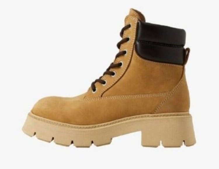 Mango tiene las botas de piel que no te quitarás hasta verano