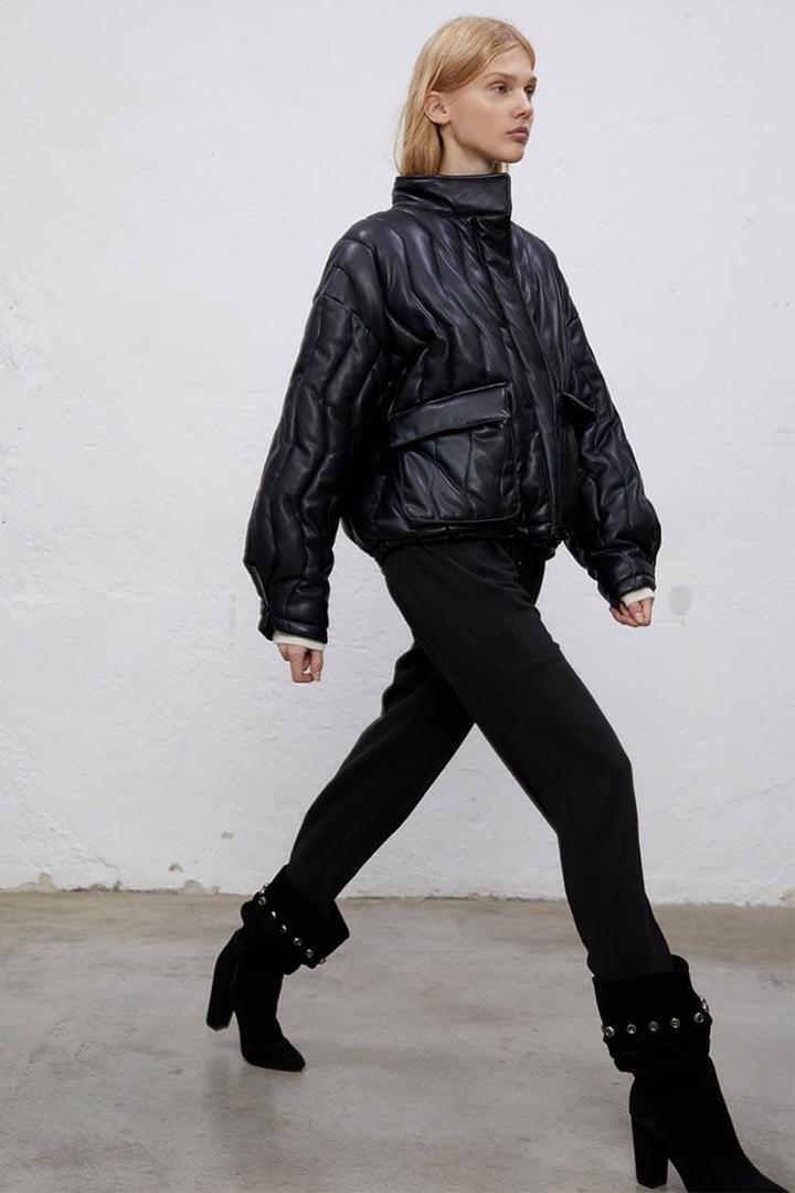 BOMBER POLIPIEL ACOLCHADA CON CIERRE DE CREMALLERA Y CORCHETES 