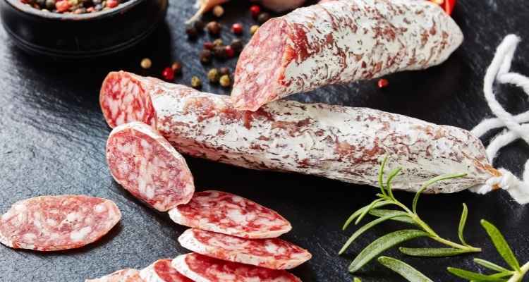 Desvelan qué conocida marca fabrica el popular fuet y las pizzas de Mercadona