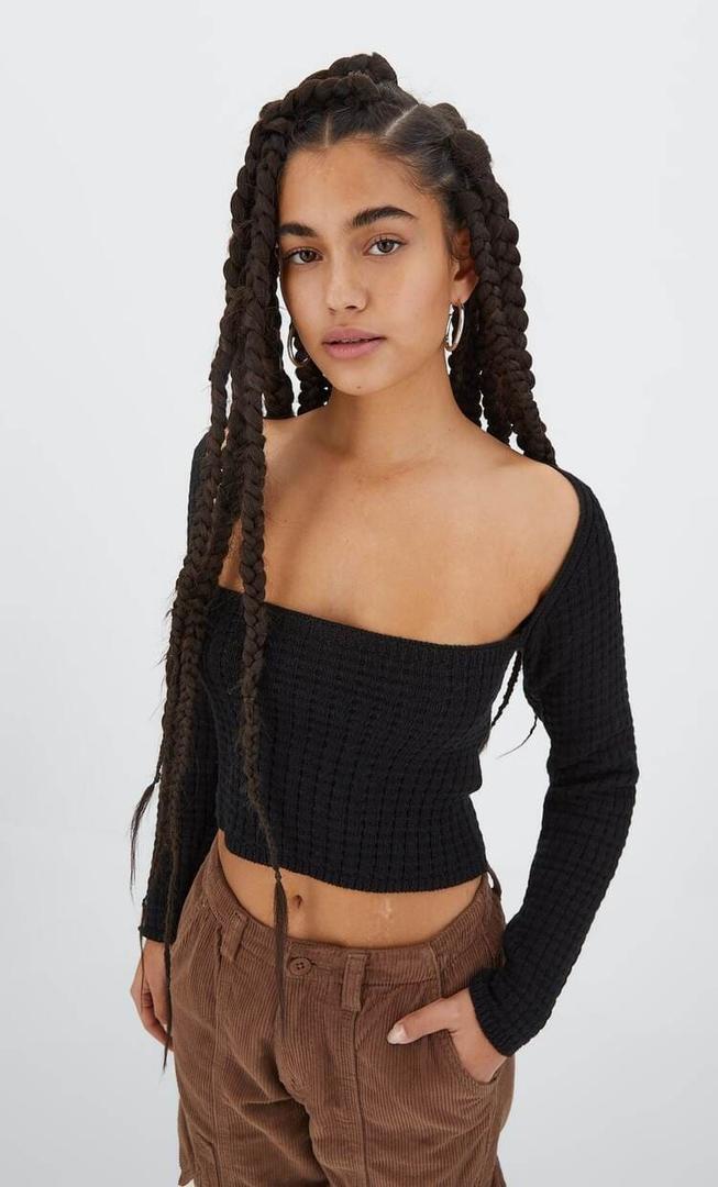 Materiales
Exterior: 70% viscosa, 30% nailon
Cuidados
Lavar a maquina max. 30ºc. centrifugado corto
No usar lejía / blanqueador
Planchar maximo 110 º c
Limpieza en seco solo esencias minerales
No usar secadora