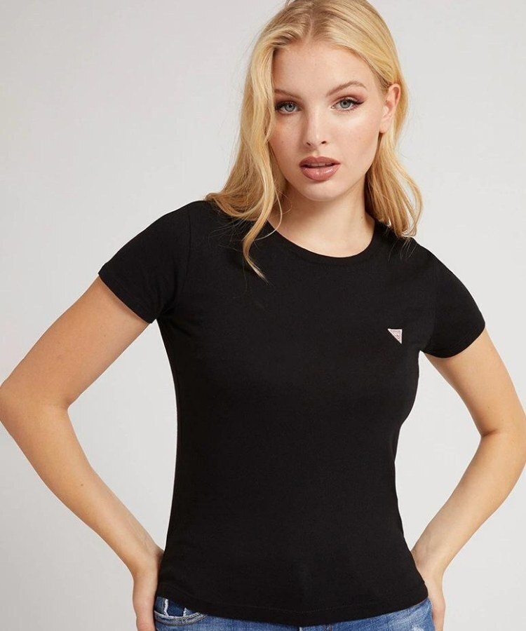 El mejor regalo para San Valentín: 10 camisetas de Guess por menos de 20 euros