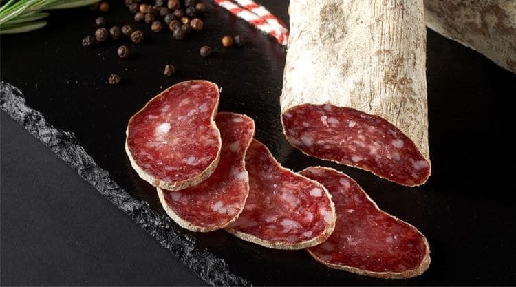 Los tres alimentos que se pueden comer con moho según la OCU