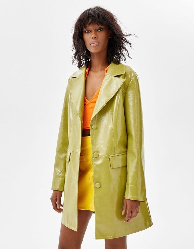 La nueva colección de Bershka para moda en primavera se lanza hacia la piel con colores vivos