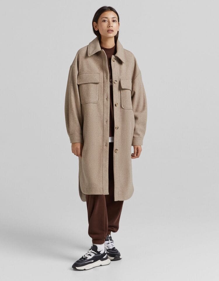 Bershka se supera con su nuevo abrigo ‘trench’ por solo 39,99 euros