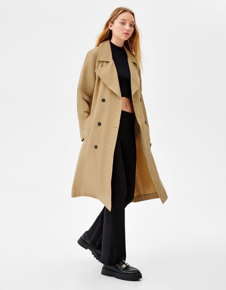 Bershka se supera con su nuevo abrigo ‘trench’ por solo 39,99 euros