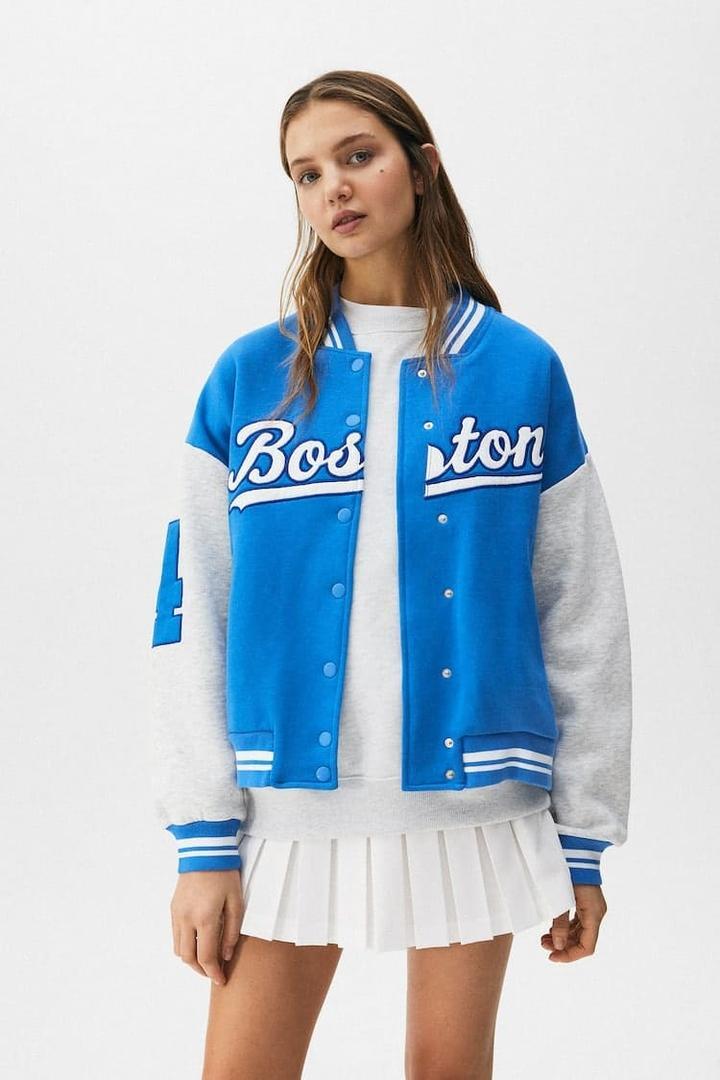 Las 8 cazadoras de Pull and Bear que te visten como una cheerleader americana