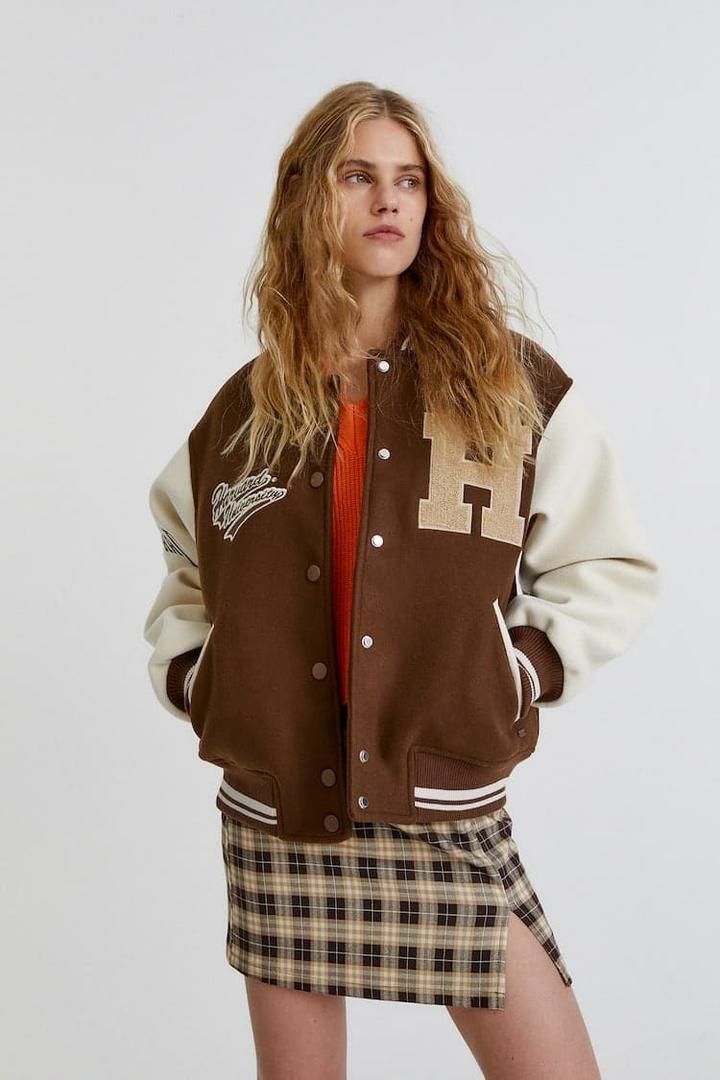 Las 8 cazadoras de Pull and Bear que te visten como una cheerleader americana