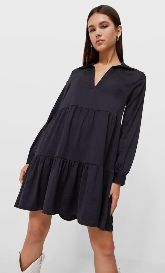 Vestido corto satinado con volado