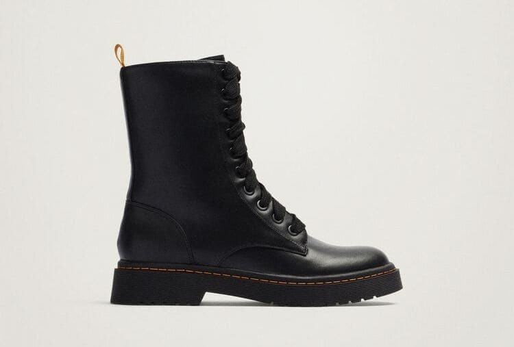 Botines con cordones y tirador de colores