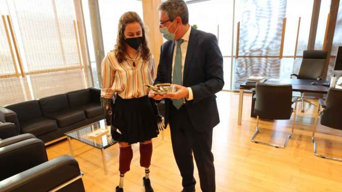 Sarah Almagro y Francisco Salado, presidente de la Diputación de Málaga