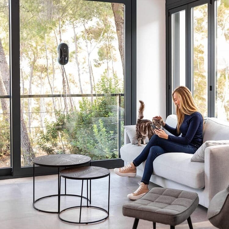 Robot limpiacristales Conga WinDroid 880 SprayWater Connected de Cecotec