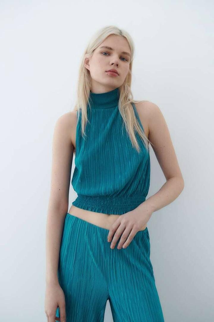 Top halter plisado de Zara