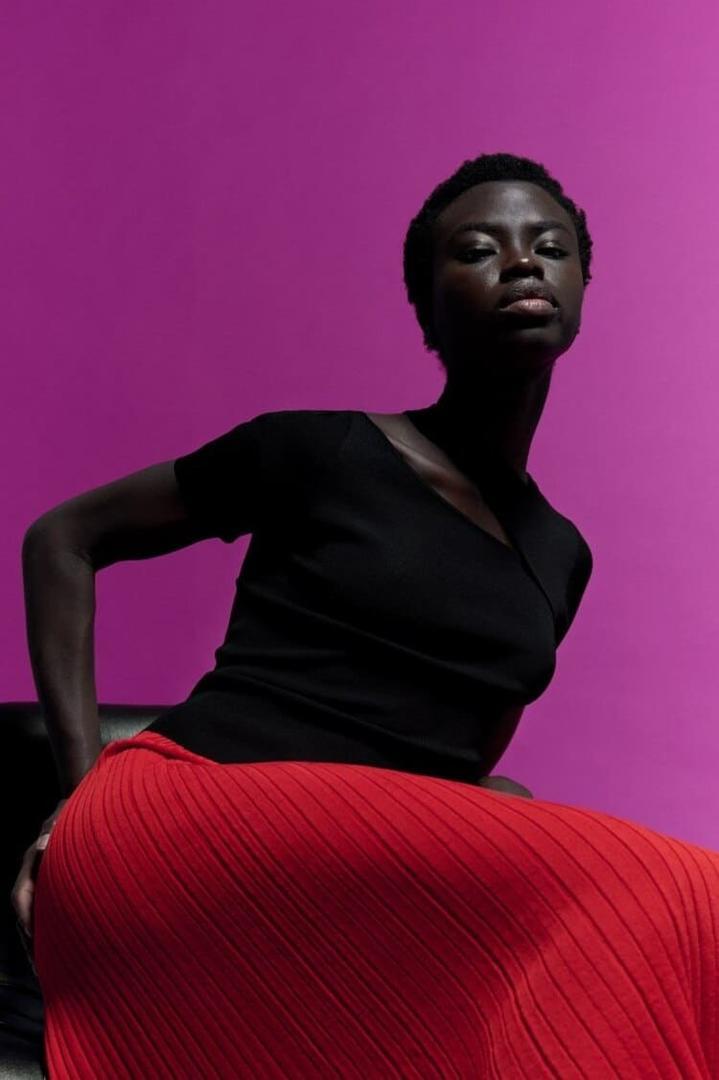 Jersey cut con abertura en el hombro