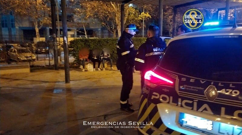 El botellón sigue siendo una práctica habitual en Sevilla