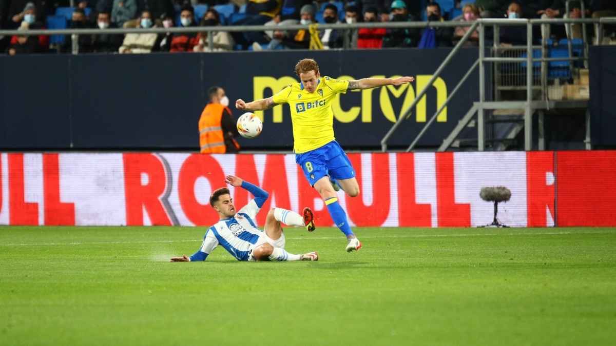 El futuro de Álex Fernández en el Cádiz CF está repleto de incertidumbre