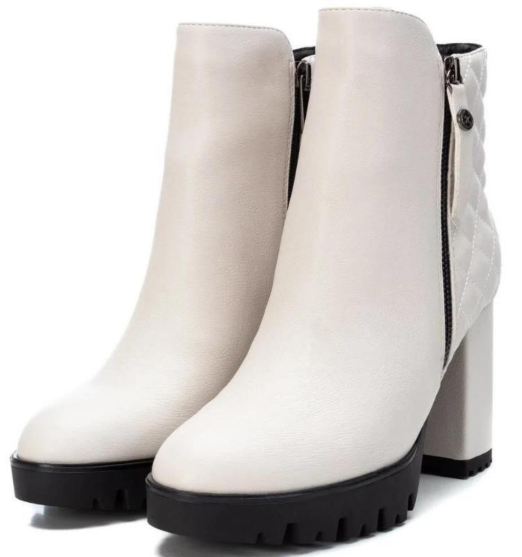 Botín blanco acolchado