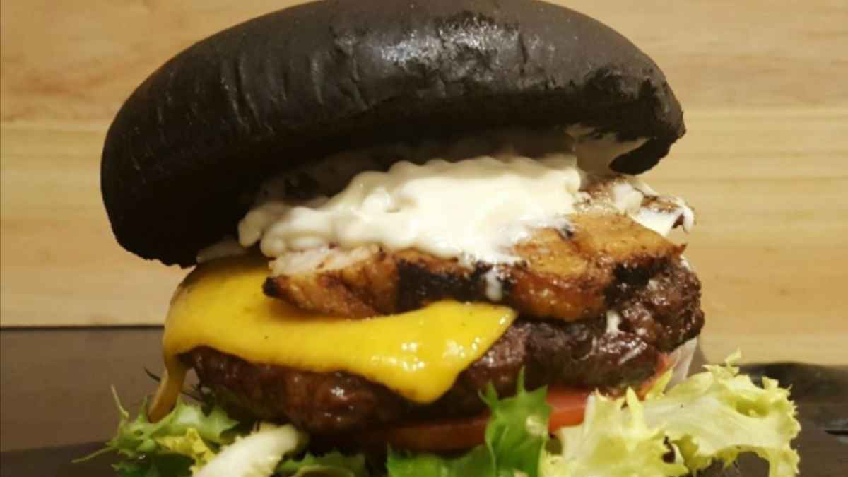 Hamburguesa con pan negro. Gottan Grill, Málaga