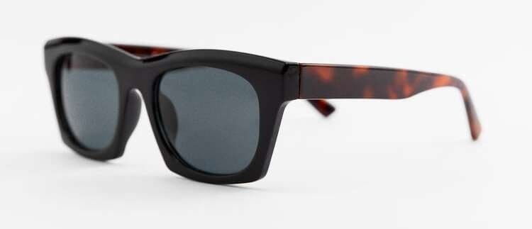 Vuelve el negro con fuerza y Zara revienta la primavera con un look desenfadado, cómodo y casual