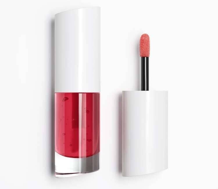 Vuelve el negro con fuerza y Zara revienta la primavera con un look desenfadado, cómodo y casual