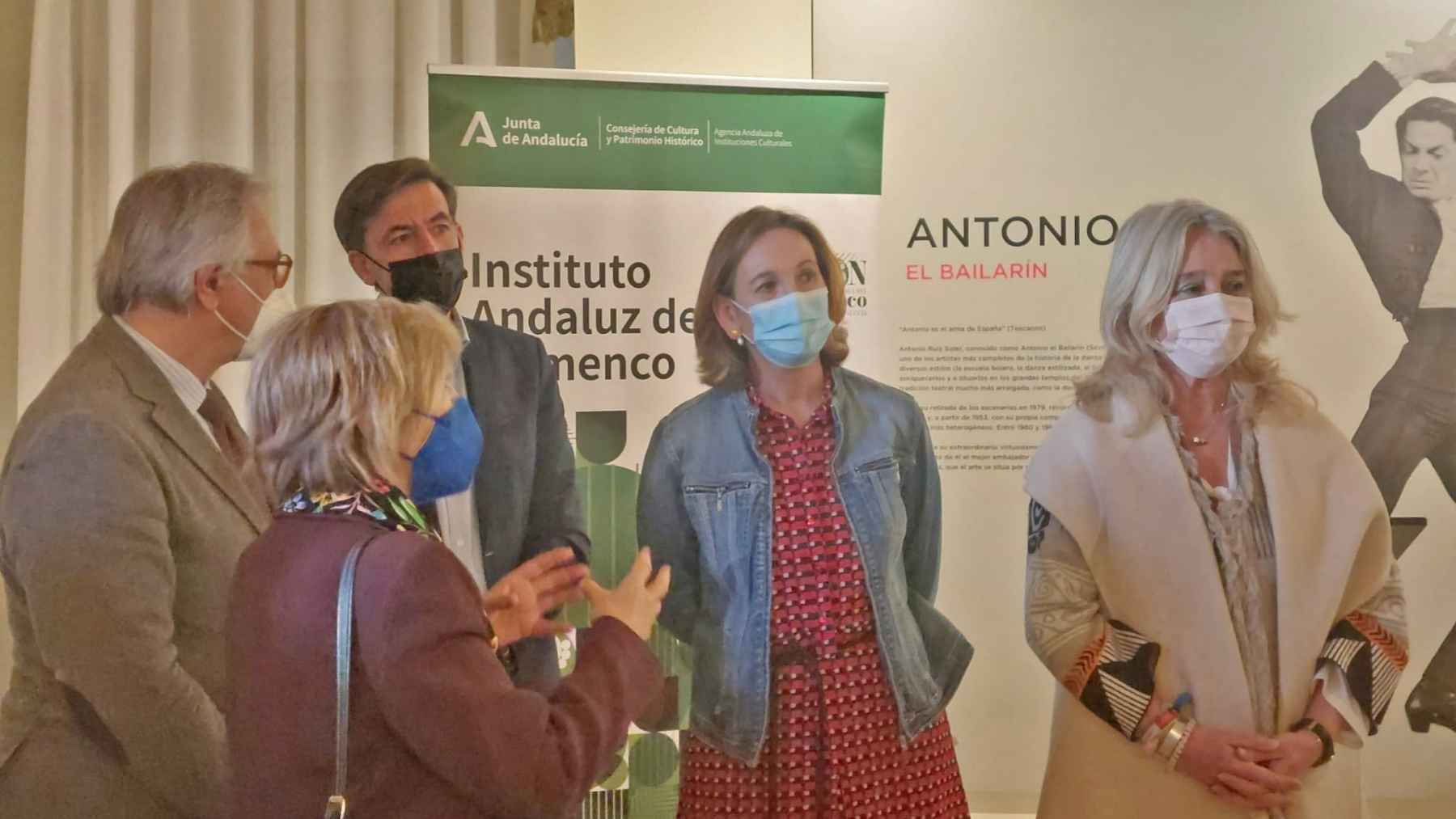 Personalidades presentes en la inauguración de la exposición dedicada a Antonio El Bailarín en los Claustros de Santo Domingo de Jerez