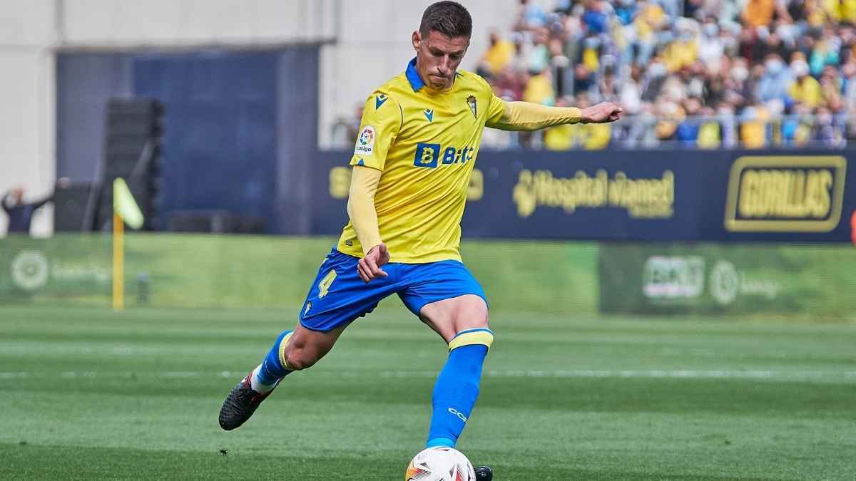 Rubén Alcaraz es indiscutible en la medular