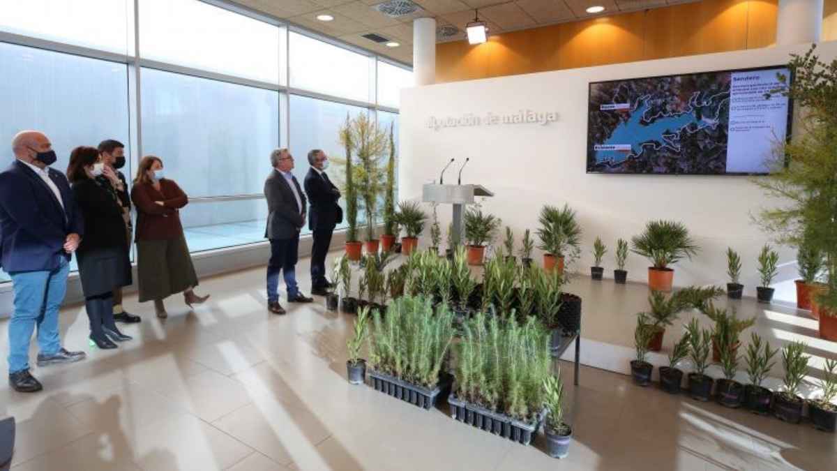 Acto de presentación del gran proyecto medioambiental y de ocio en el pantano de La Viñuela, de la Diputación de Málaga