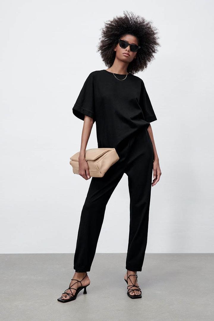 Vuelve el negro con fuerza en Zara