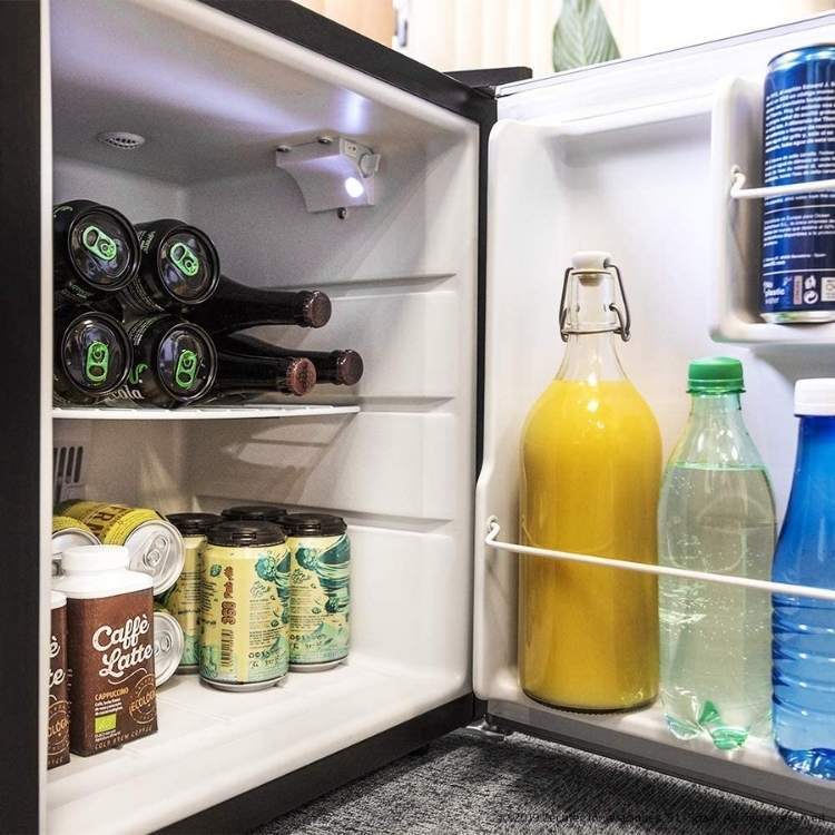 El mini bar GrandCooler 10000 Silent Black de Cecotec (750 × 750 px) (1)