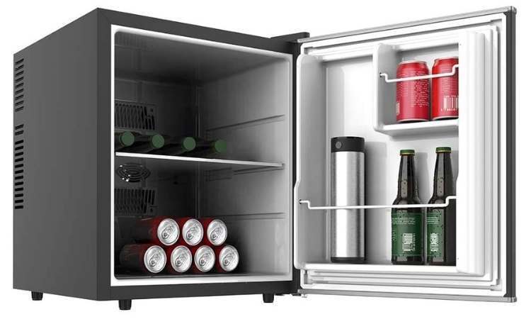 El mini bar GrandCooler 10000 Silent Black de Cecotec 