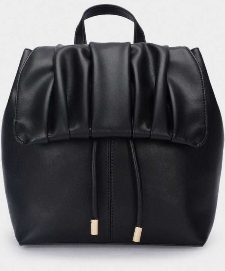 Mochila acolchada con cierre de solapa