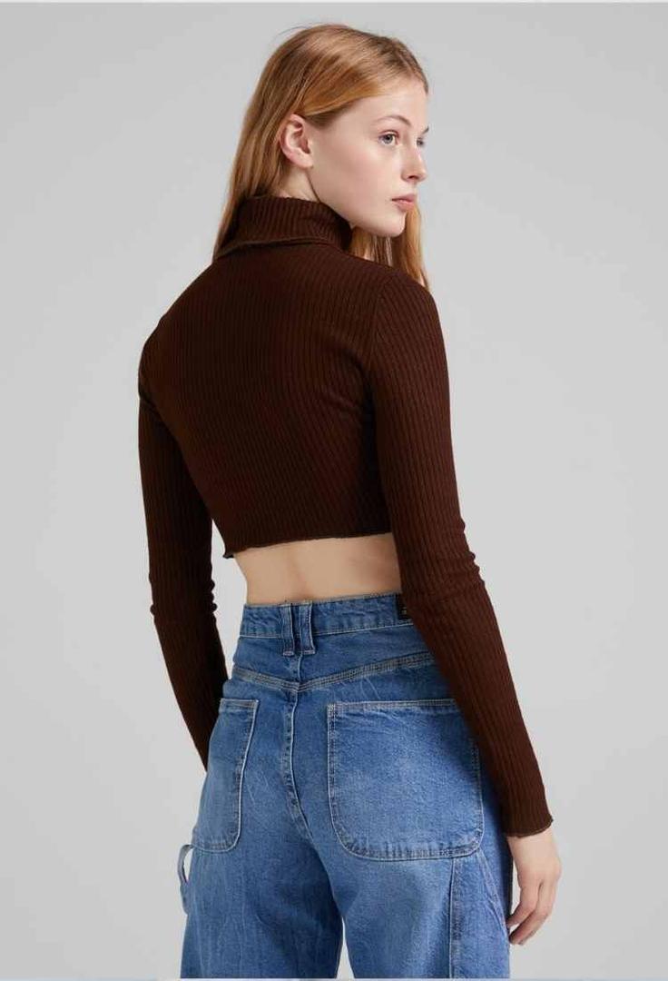 Camiseta manga larga cuello alto marrón