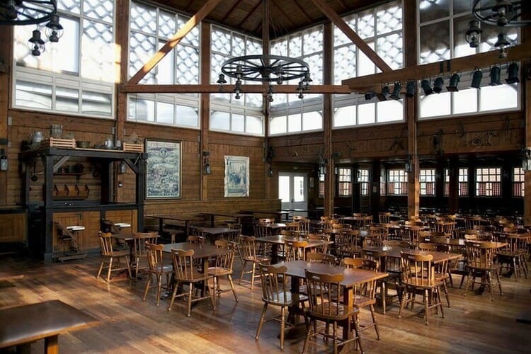 Comedor del Hotel Cheyenne dentro del parque de atracciones Disneyland París