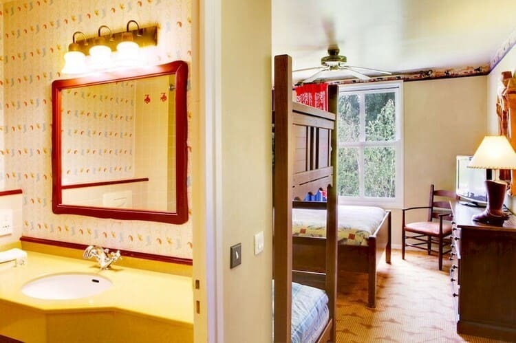 Habitación del Hotel Cheyenne dentro del parque de atracciones Disneyland París