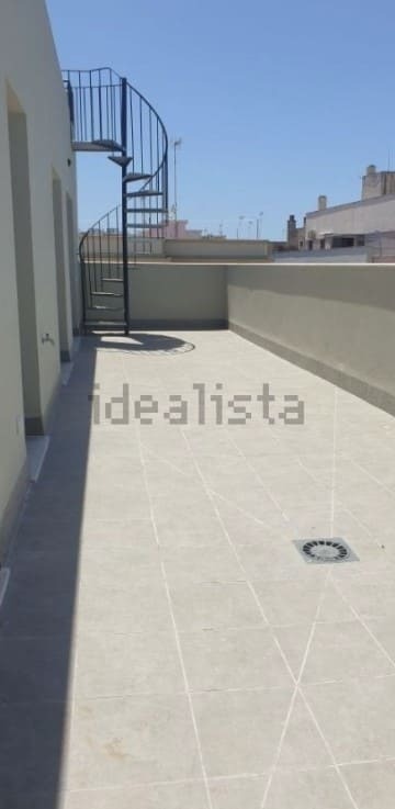 El ático en alquiler mejor valorado de Cádiz