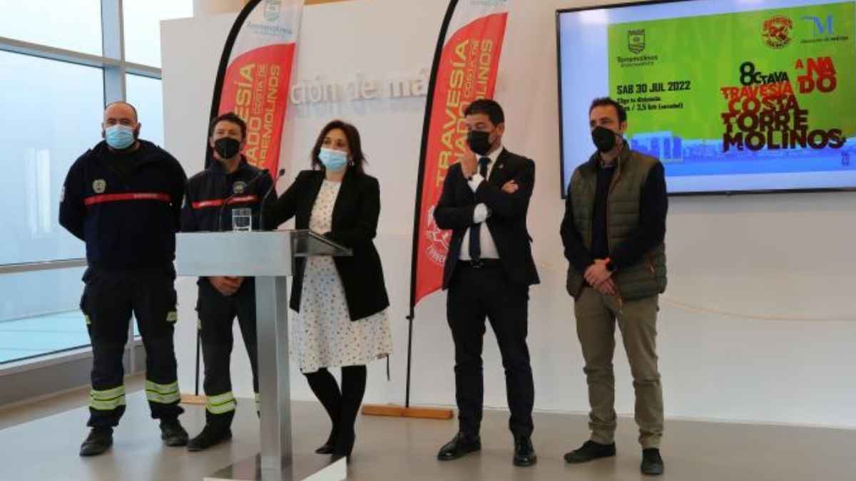 Acto de presentación de la VIII Travesía a Nado de Torremolinos en la Diputación de Málaga